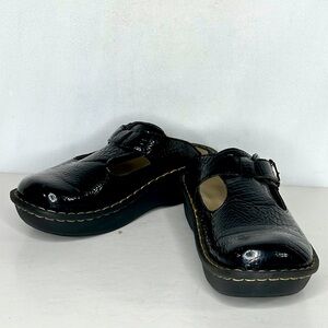 Savvy Happy Black Embossed Nursing Shoe
Slip-Resistant Clogs Mules Y2K Sz 7‎